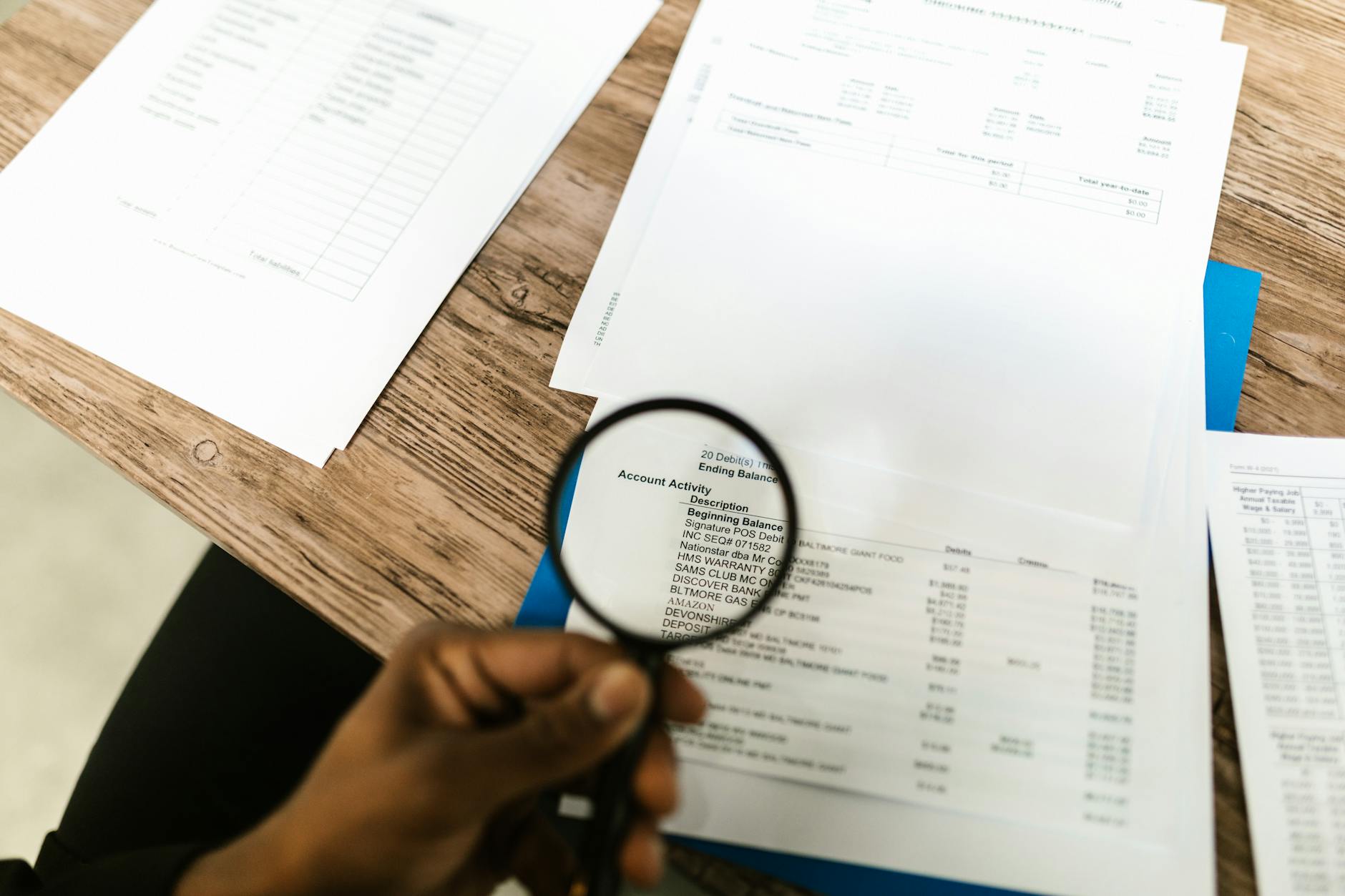 كيف تكتشف الإعلانات المضللة على فيسبوك ويوتيوب؟